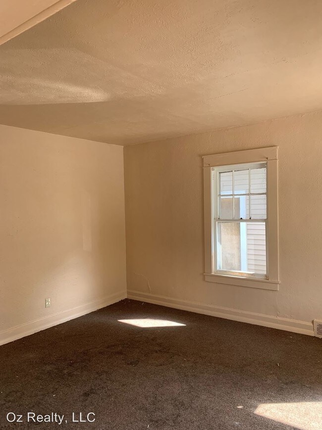 Building Photo - 2 br, 1 bath House - 521 South Detroit Avenue