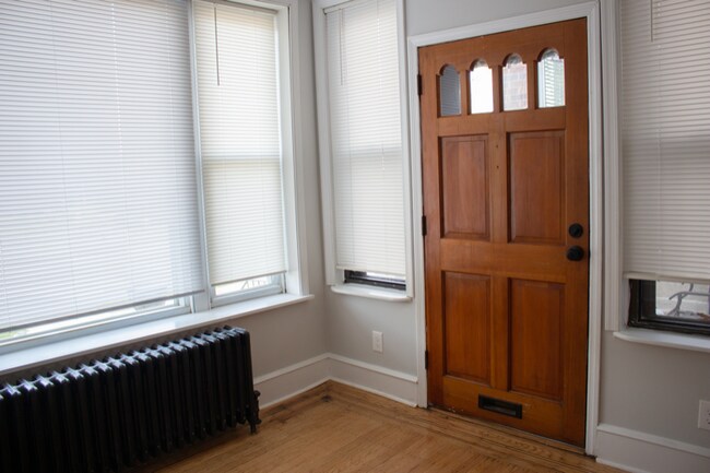 Foto del edificio - 5910 Henry Ave