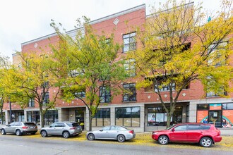 Building Photo - 5766 N Lincoln Ave