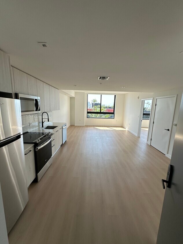Foto principal - 97 NW 27th St