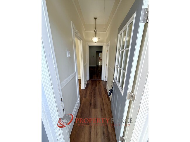 Building Photo - 1417 Kansas St