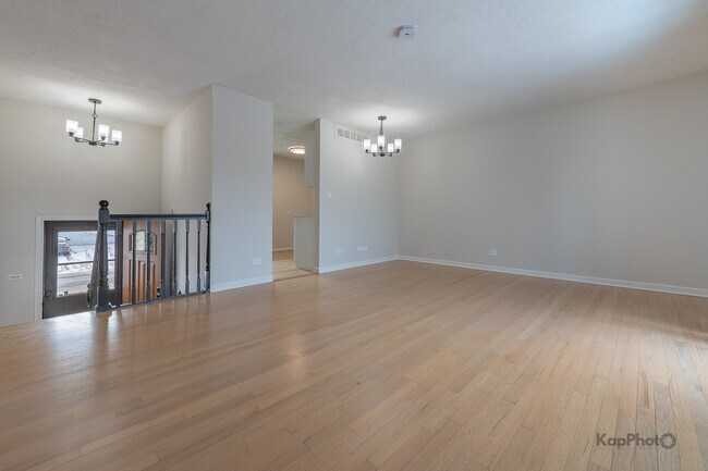 Foto del edificio - 8170 Northway Dr