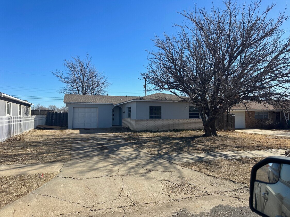 Primary Photo - 1310 N Nance St
