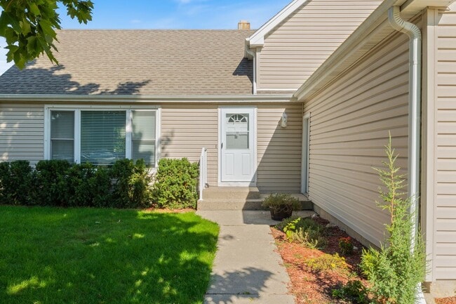 Building Photo - 380 N Walnut Ln