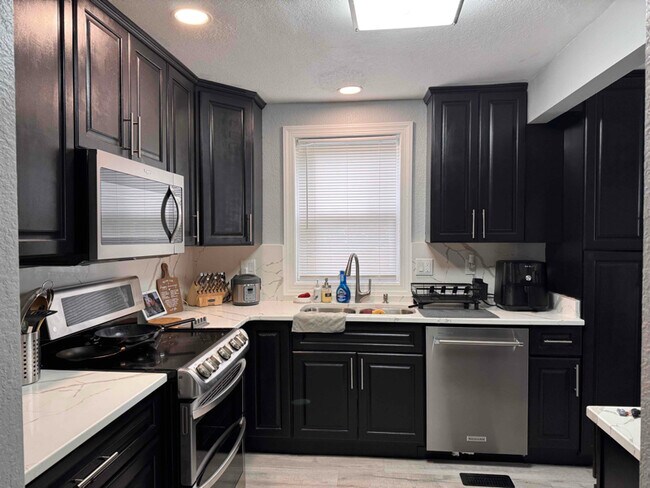 Building Photo - 2807 Sewells Point Rd