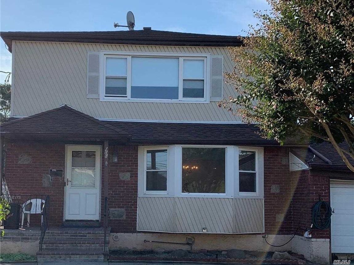188 S Long Beach Rd, Rockville Centre, NY 11570 House Rental in