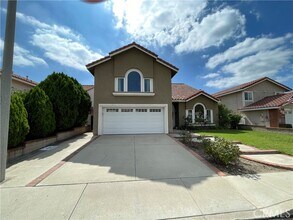 Building Photo - 1330 Fuchsia Ave