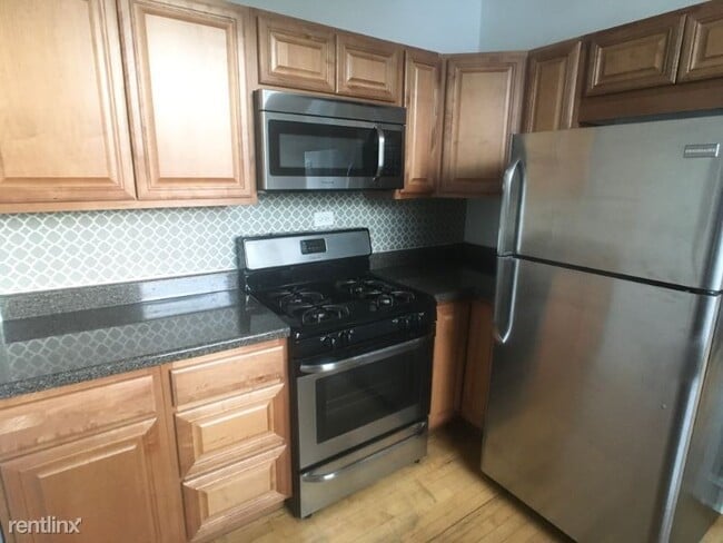 Building Photo - 4521 N Paulina St
