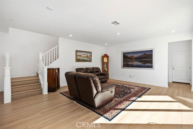 Building Photo - 218 Sora