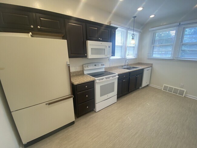 Foto del edificio - 222 E Fairchild St.