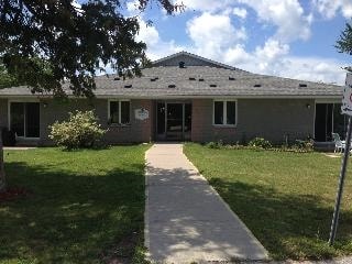 Primary Photo - 10 Riverside Dr
