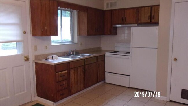 Building Photo - 484 LAUREL
