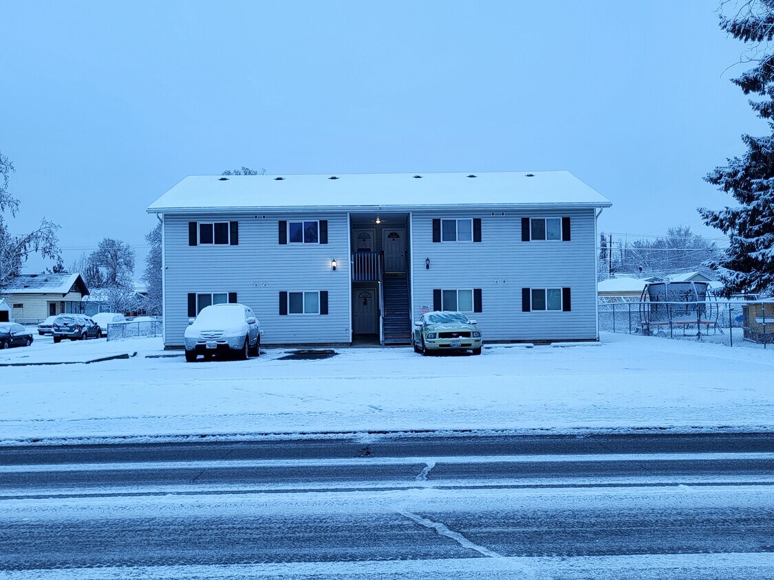 Front - 1927 E Desmet Ave