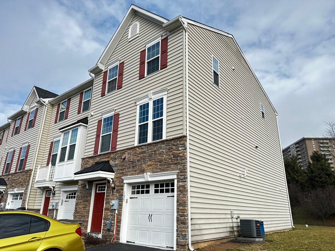 Foto principal - 105 Old Cedarbrook Rd