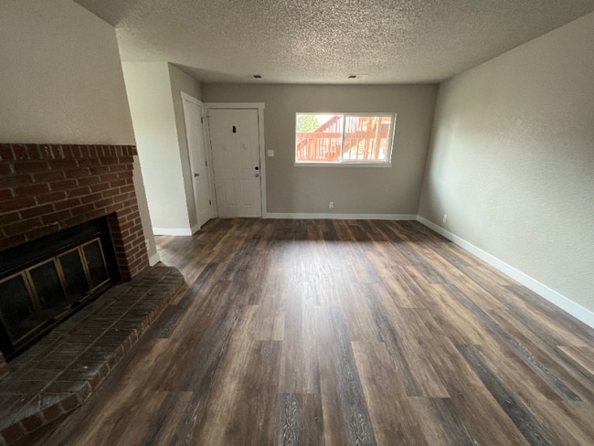 Building Photo - “Updated Main Level Living – 2 Bedrooms, 988 Sq Ft in Cheyenne!”