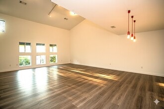 Building Photo - 1713 Gillette St