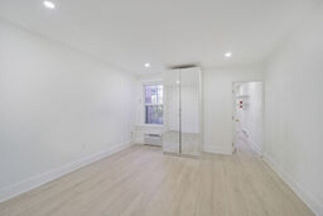 Foto del edificio - Charming 1BR/1BA in Hill East