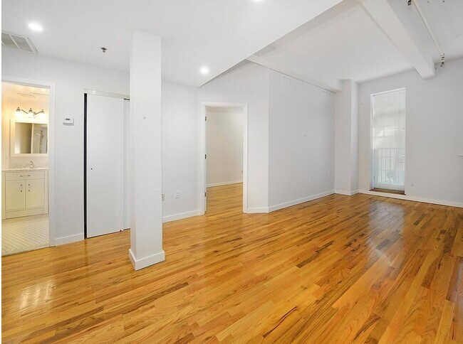 Foto del edificio - 1034 Clinton St