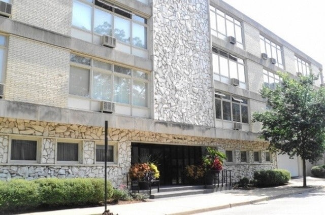 Primary Photo - 222 N Marion St