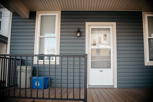 Building Photo - 204 E High St