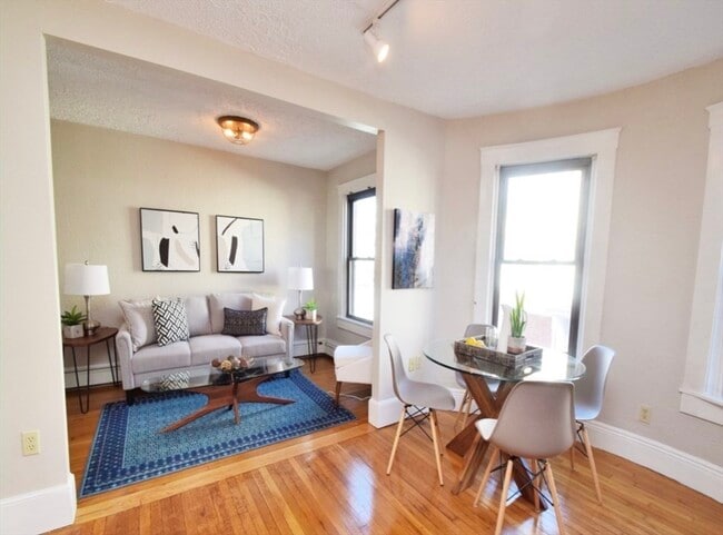 Building Photo - 188 Boylston St