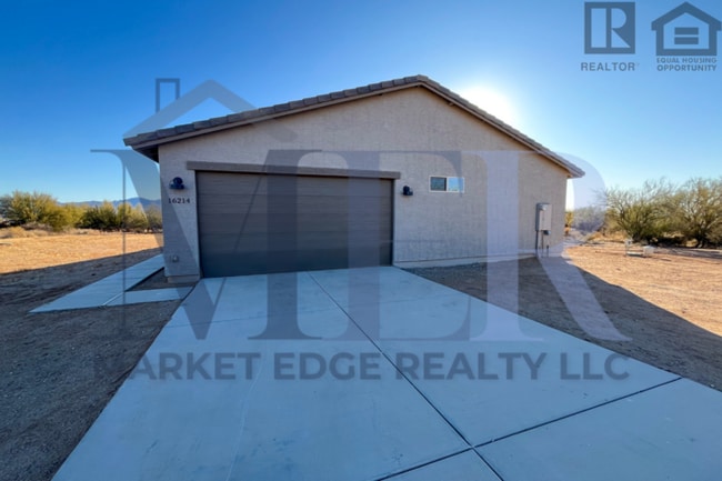 Building Photo - 3Bed/2Bath House in North Scottsdale! $399...