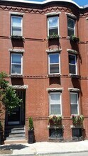 Building Photo - 54 Saxton St