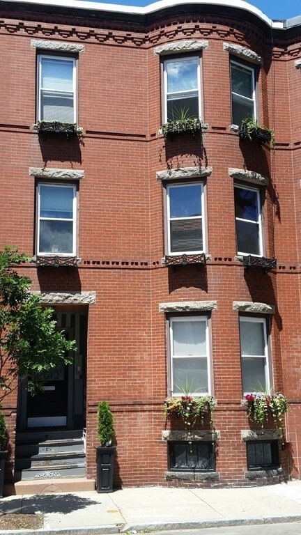 Primary Photo - 54 Saxton St