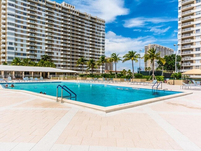Foto del edificio - 1965 S Ocean Dr