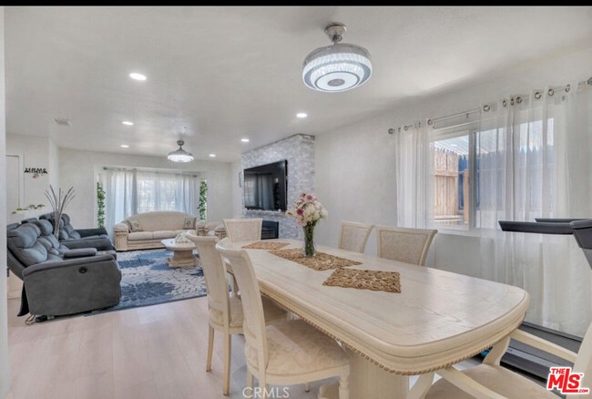 Foto del edificio - 7701 Baird Ave