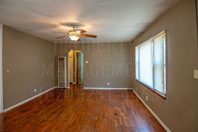 Building Photo - Cozy Living 2-Bedroom Home