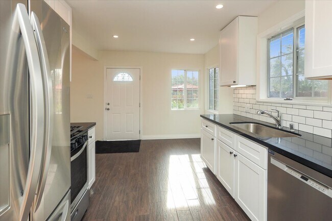 Building Photo - 15457 Tuba St