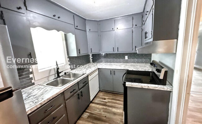 Foto del edificio - 913 Meadowbrook Dr