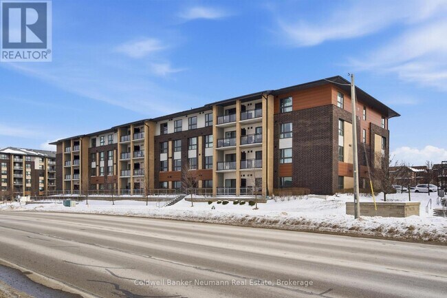 Building Photo - 17 Kay Cres