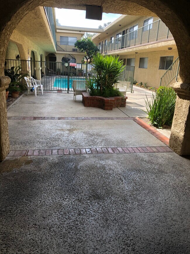 Foto del edificio - 318 W Chevy Chase Dr