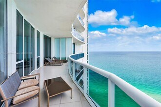 Building Photo - 15811 Collins Ave