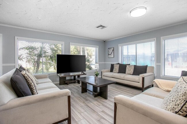 ¡Bienvenido a nuestra casa club! - Woodhollow Apartments