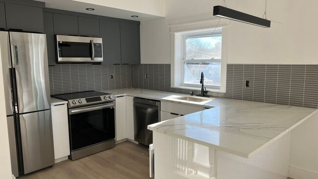 Building Photo - 58 Caldwell St