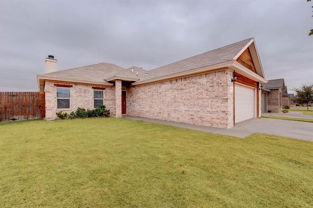 Foto principal - Beautiful 4 Bedroom 2 bathroom in Cooper ISD!