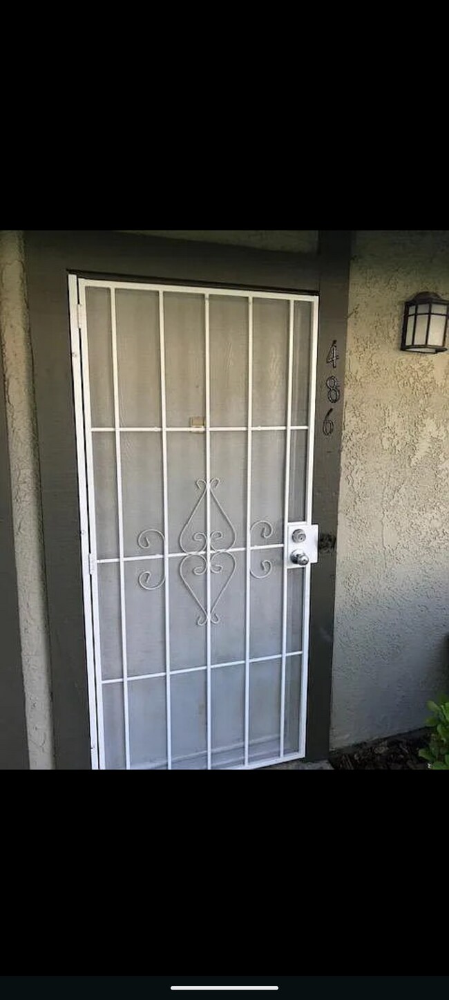 Foto del edificio - 486 Serento Cir