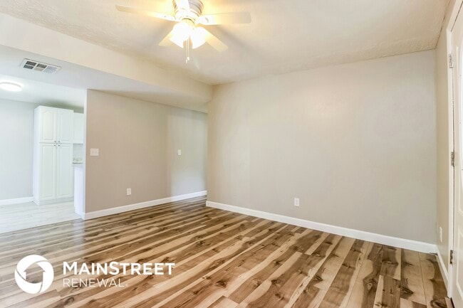 Building Photo - 1201 E Camellia Dr