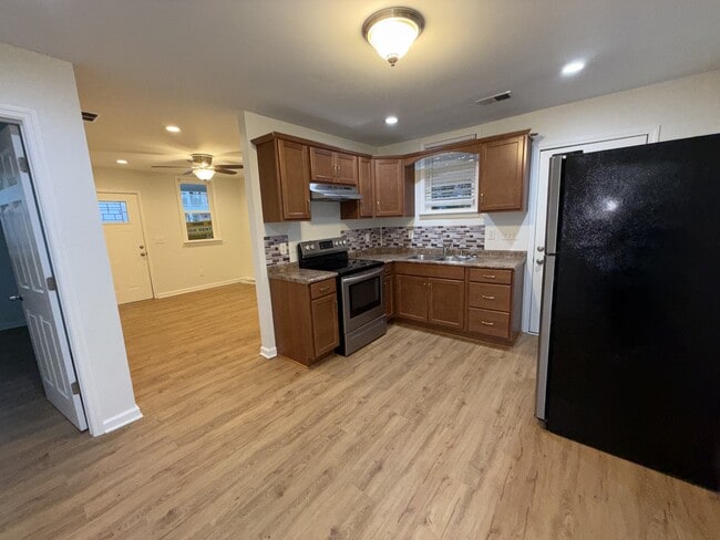 Photo - 212 Romney St House