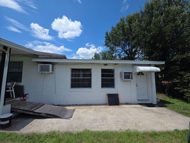 Building Photo - 5587 Lehigh Ave