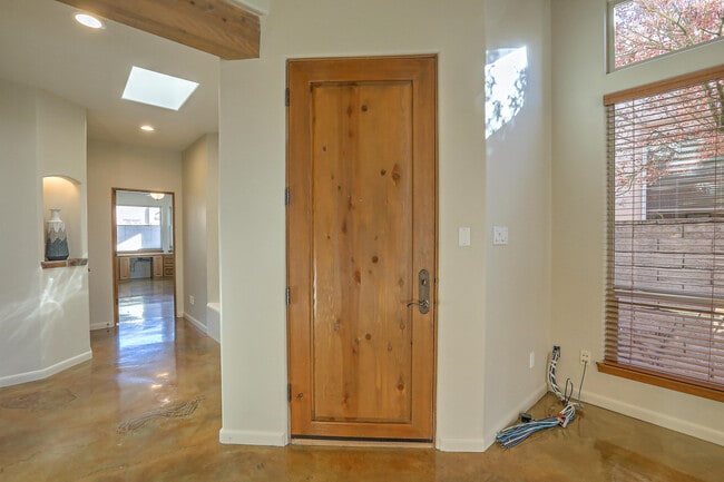 Building Photo - 6211 Sedona Dr NE