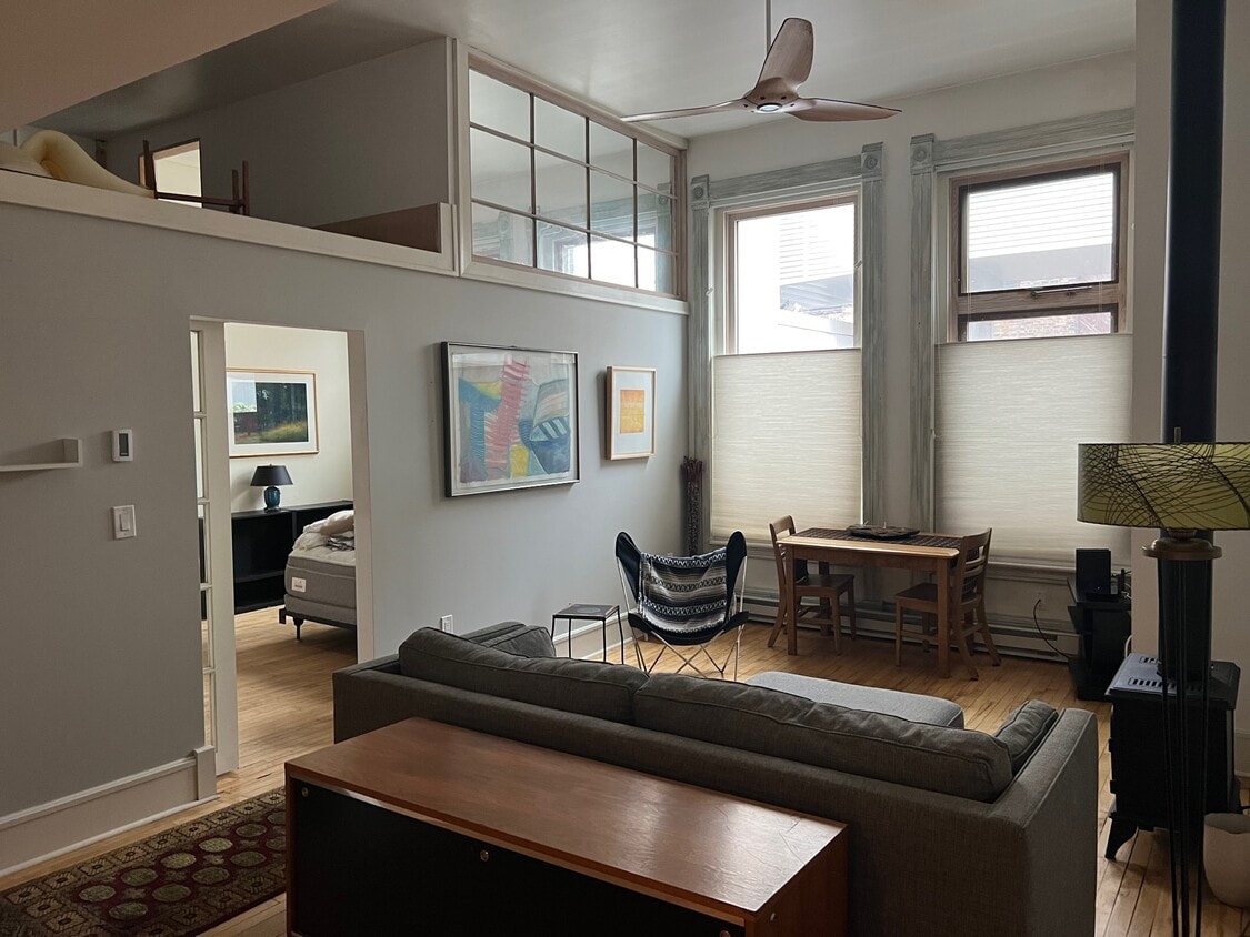 living rm - 7 W Superior St