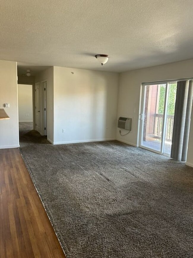 Foto del edificio - Apartment at River Park Condos