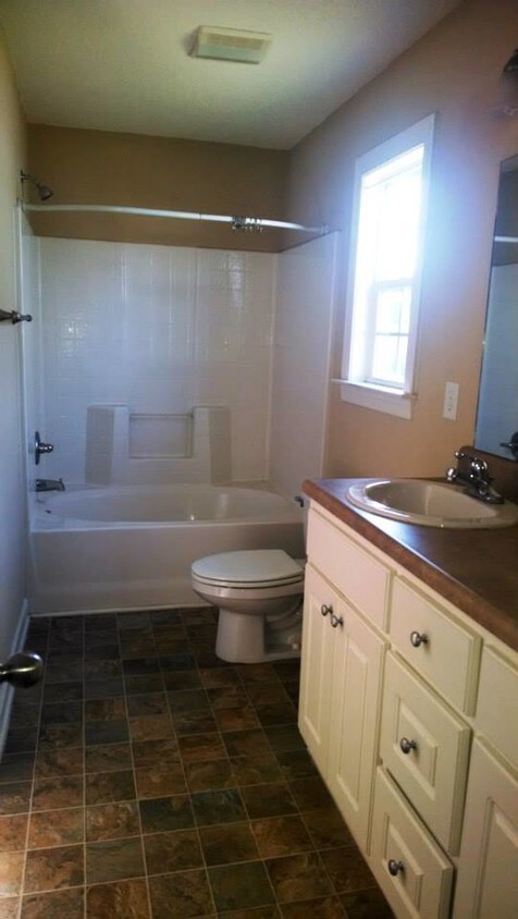 Building Photo - 3624 Fescue Dr