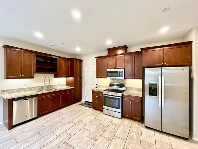 Foto del edificio - Modern 3B 2.5BA Townhouse in Lake Pointe