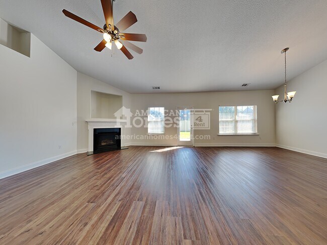 Foto del edificio - 430 Jewelwood Drive