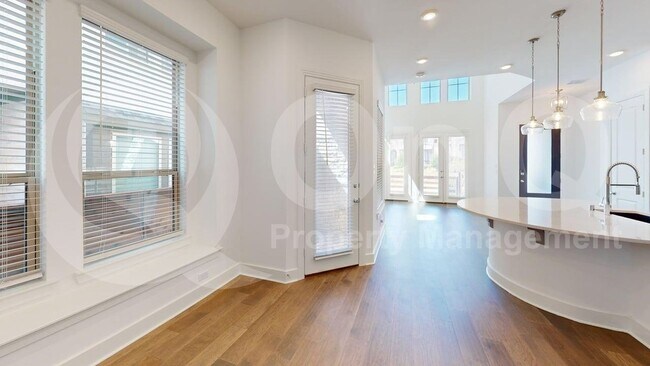 Foto del edificio - 401 Blue Crk Cv